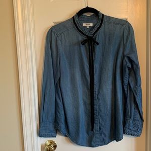 Kensie Denim ruffle cuff blouse - black trim - Size M